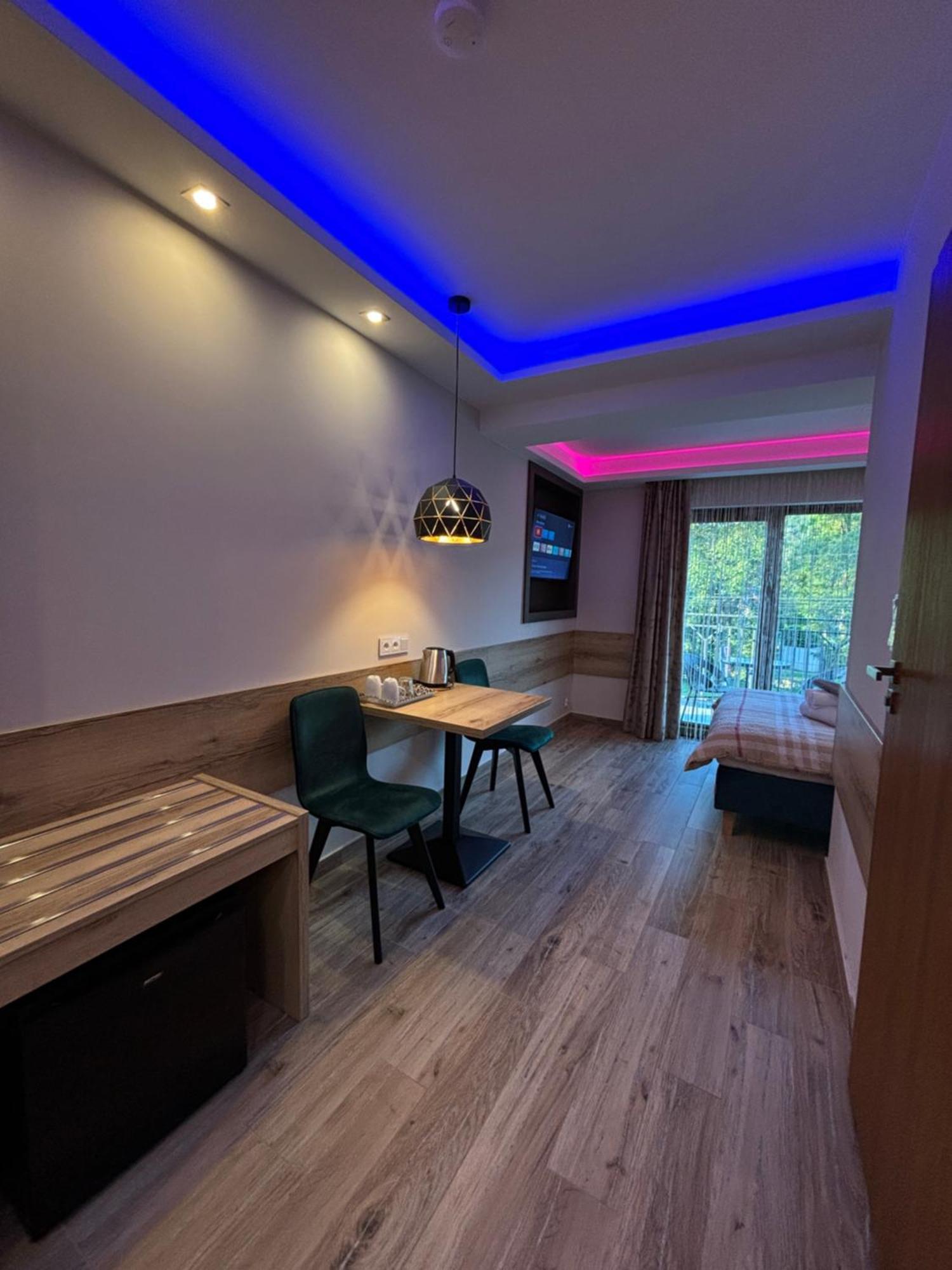 Asenata Pokoje & Apartamenty Centrum 우스트론 객실 사진